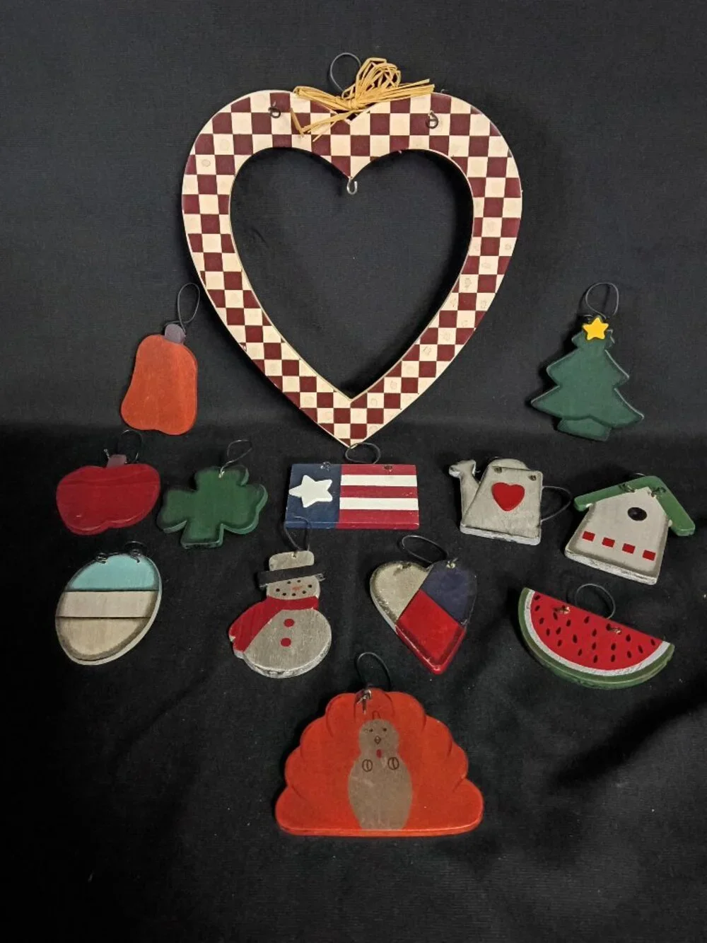 Cobble Creek Seasonal Heart Plaque 12 Interchangeable Wooden Icons Primitive
